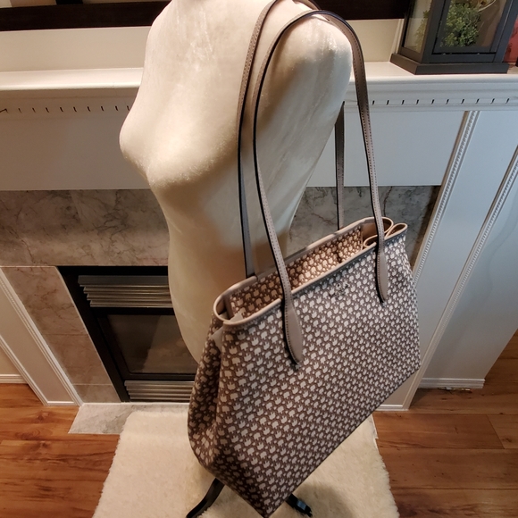 ‼️SOLD‼️Kate Spade Tote - Picture 2 of 9